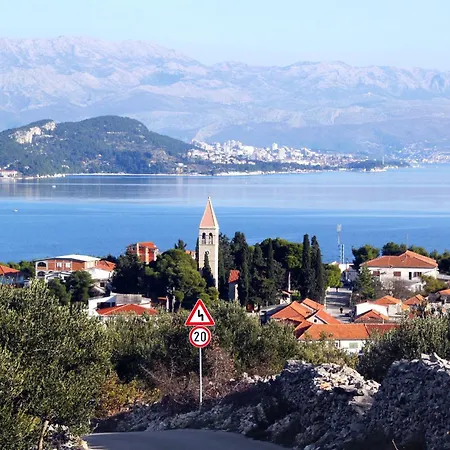 Seaside Family Friendly House With A Swimming Pool Slatine, Ciovo - 22427 * Slatine